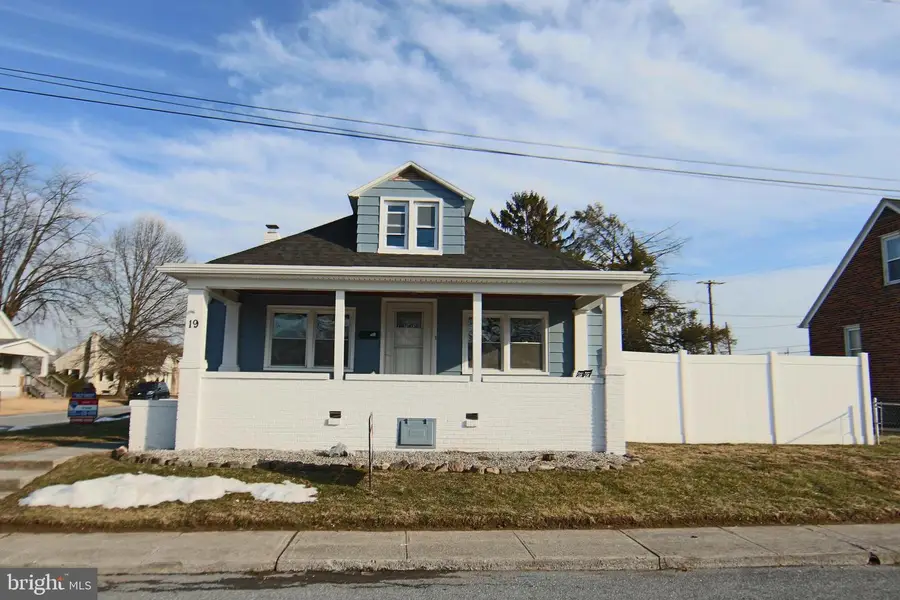 19 Crescent St, Highspire, PA 17034 - #3