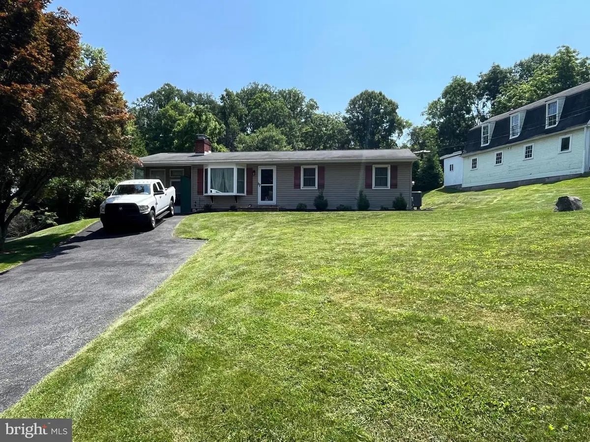 1015 Waltonville Rd, Hummelstown, PA 17036 - Image #1