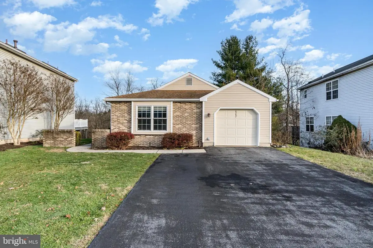 6257 S Highlands Cir, Harrisburg, PA 17111 - Image #1