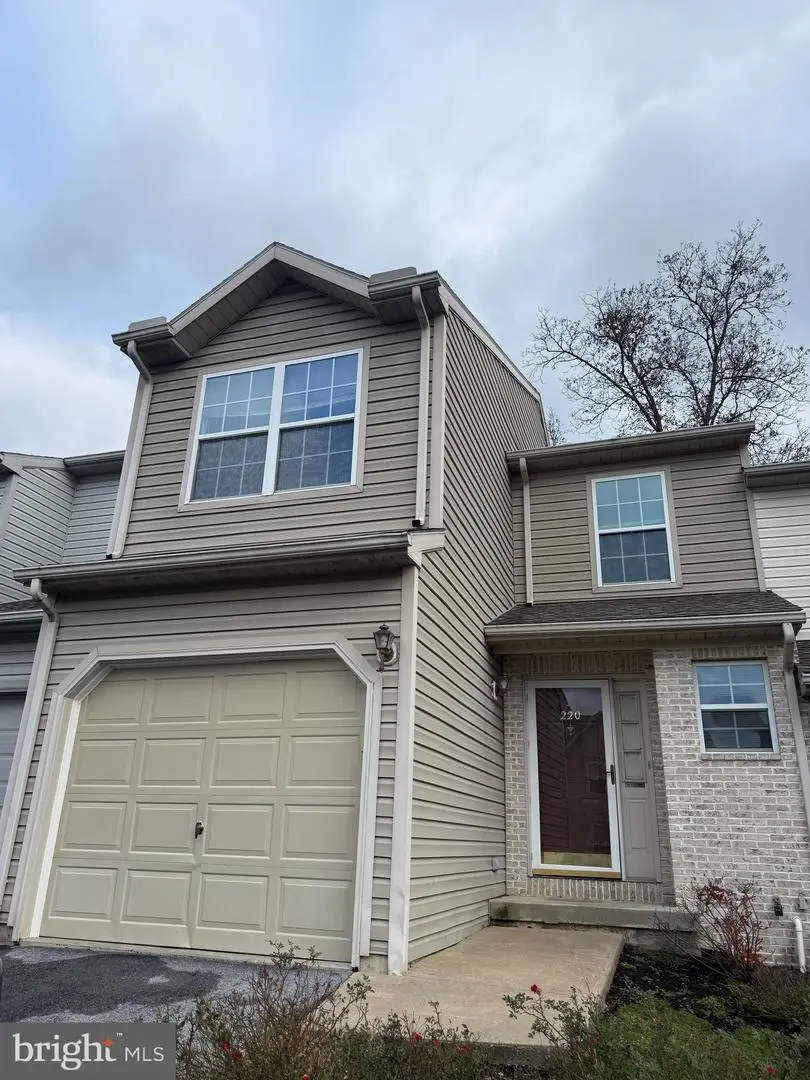 220 Forest Oak Ln, Harrisburg, PA 17110 - Image #1
