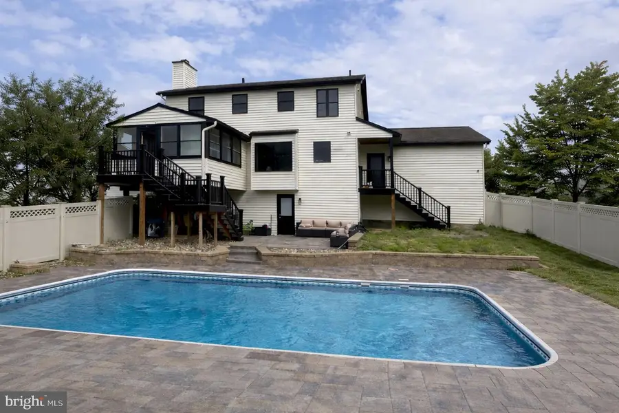 897 Sunny Hill Ln, Harrisburg, PA 17111 - Image #2