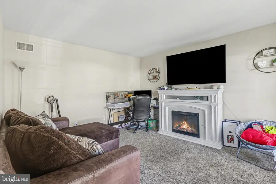 897 Sunny Hill Ln, Harrisburg, PA 17111 - #3