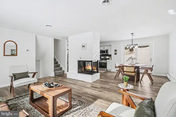 857 Twin Oaks Dr, HUMMELSTOWN, PA 17036