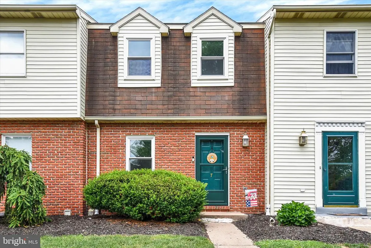 7 Garden Ct, Elizabethtown, PA 17022 - #1