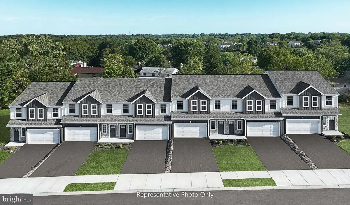 7857 Oak Brook Dr, Harrisburg, PA 17112 - #1