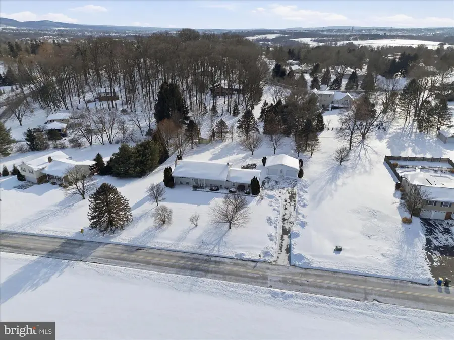 11 Hillymede Dr, Hummelstown, PA 17036 - Image #3