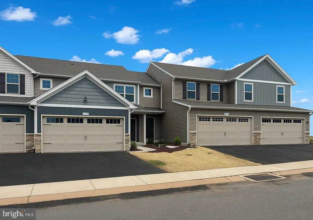 7233 White Oak Blvd, Harrisburg, PA 17112 - #1