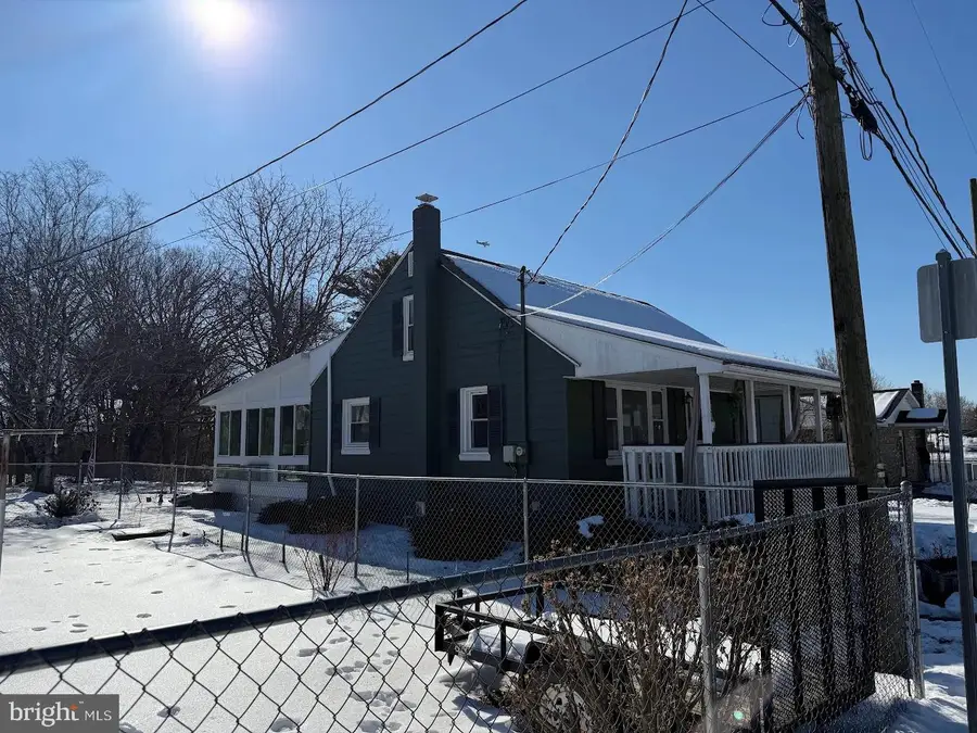 724 Penn St, Bressler, PA 17113 - #3