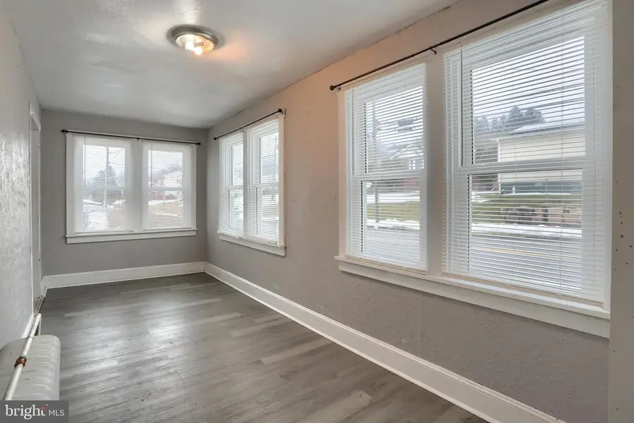 638 W Market St, Williamstown, PA 17098 - #3