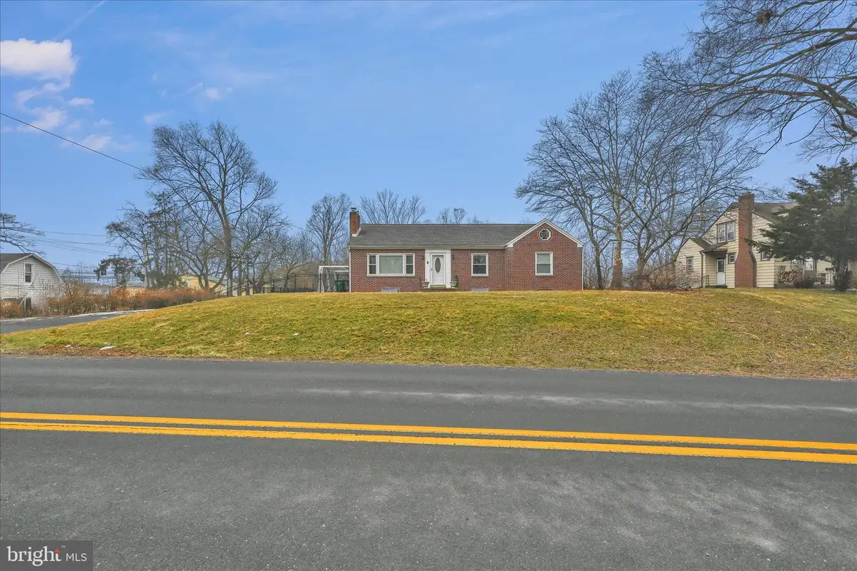 8 Crums Ln, Harrisburg, PA 17112 - #1