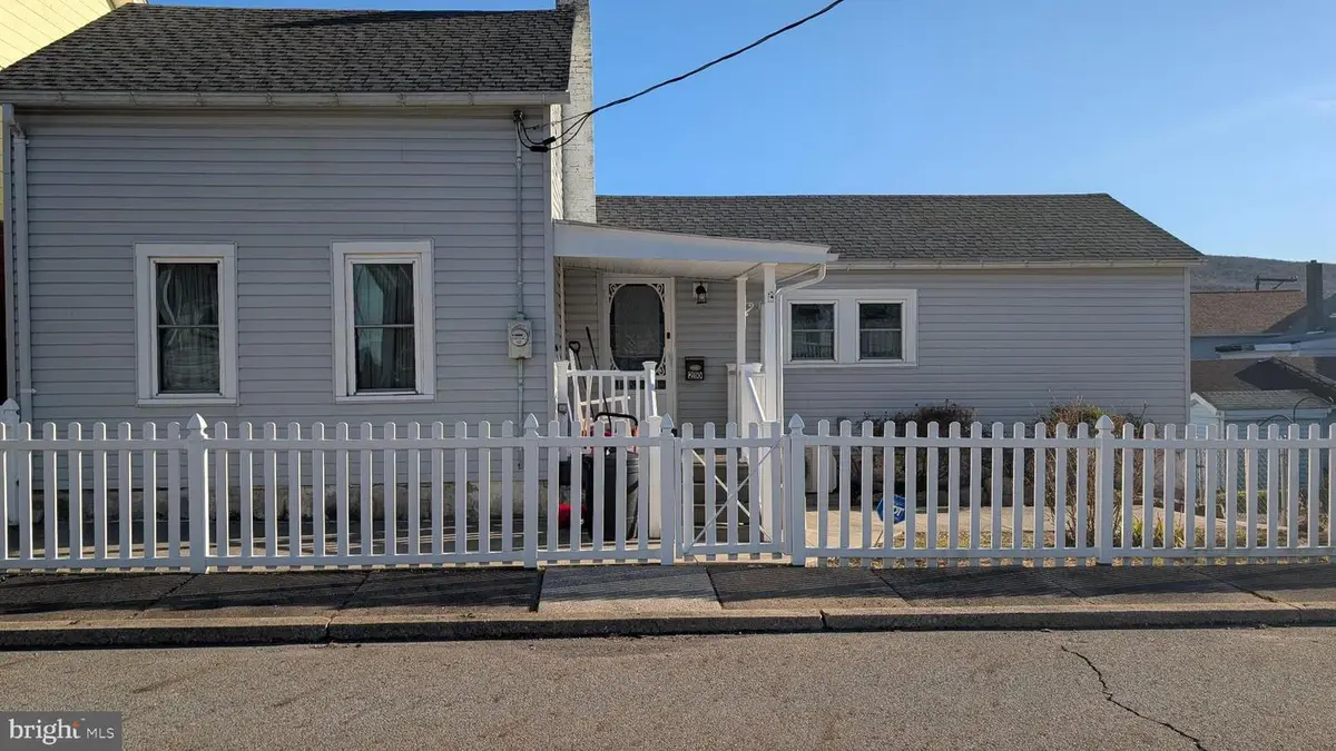 210 E Spruce St, Williamstown, PA 17098 - #1