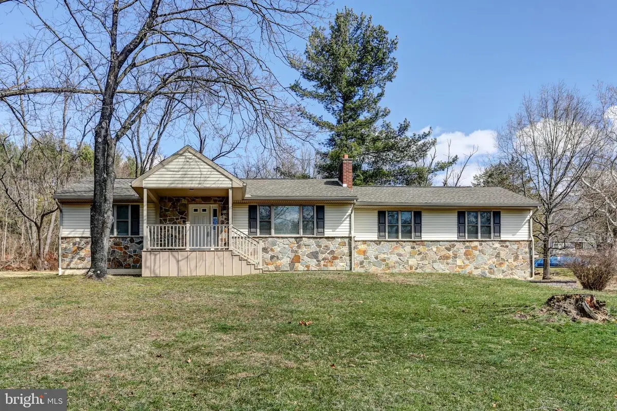 401 Sarhelm Rd, Harrisburg, PA 17112 - #1