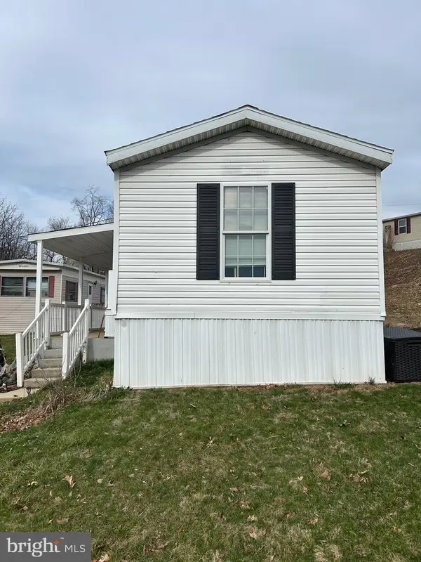 5 Sunrise Dr, HERSHEY, PA 17033