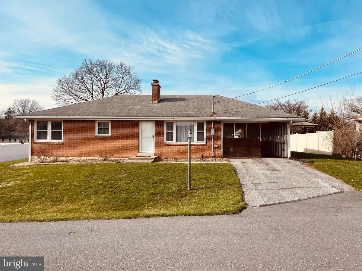 4912 Sunset Dr, Harrisburg, PA 17112 - #1