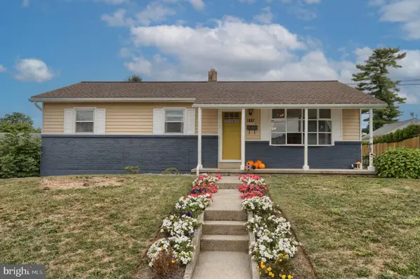 1637 E Caracas Ave, HERSHEY, PA 17033