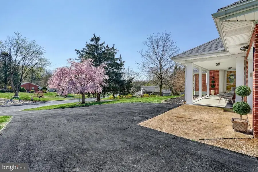 611 Garden Dr, Harrisburg, PA 17111 - #3