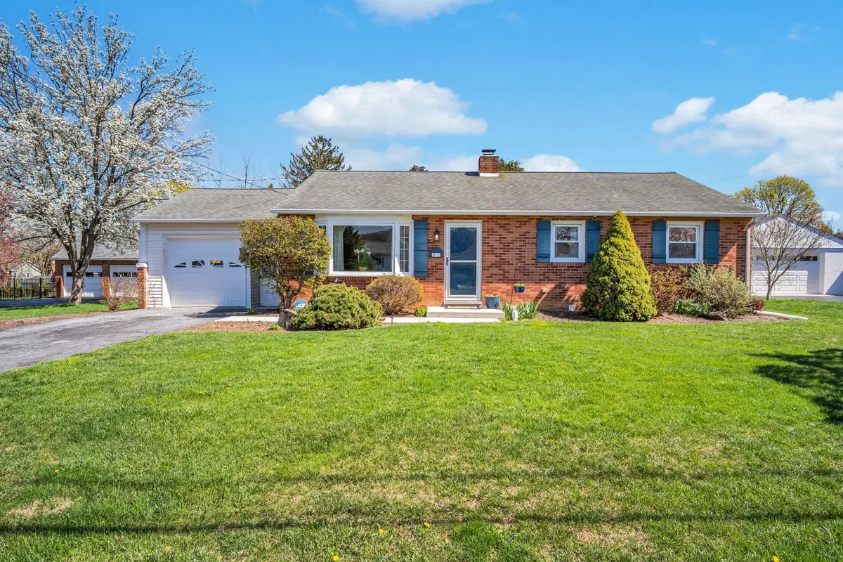 81 Peach Ave, Hershey, PA 17033 - #1