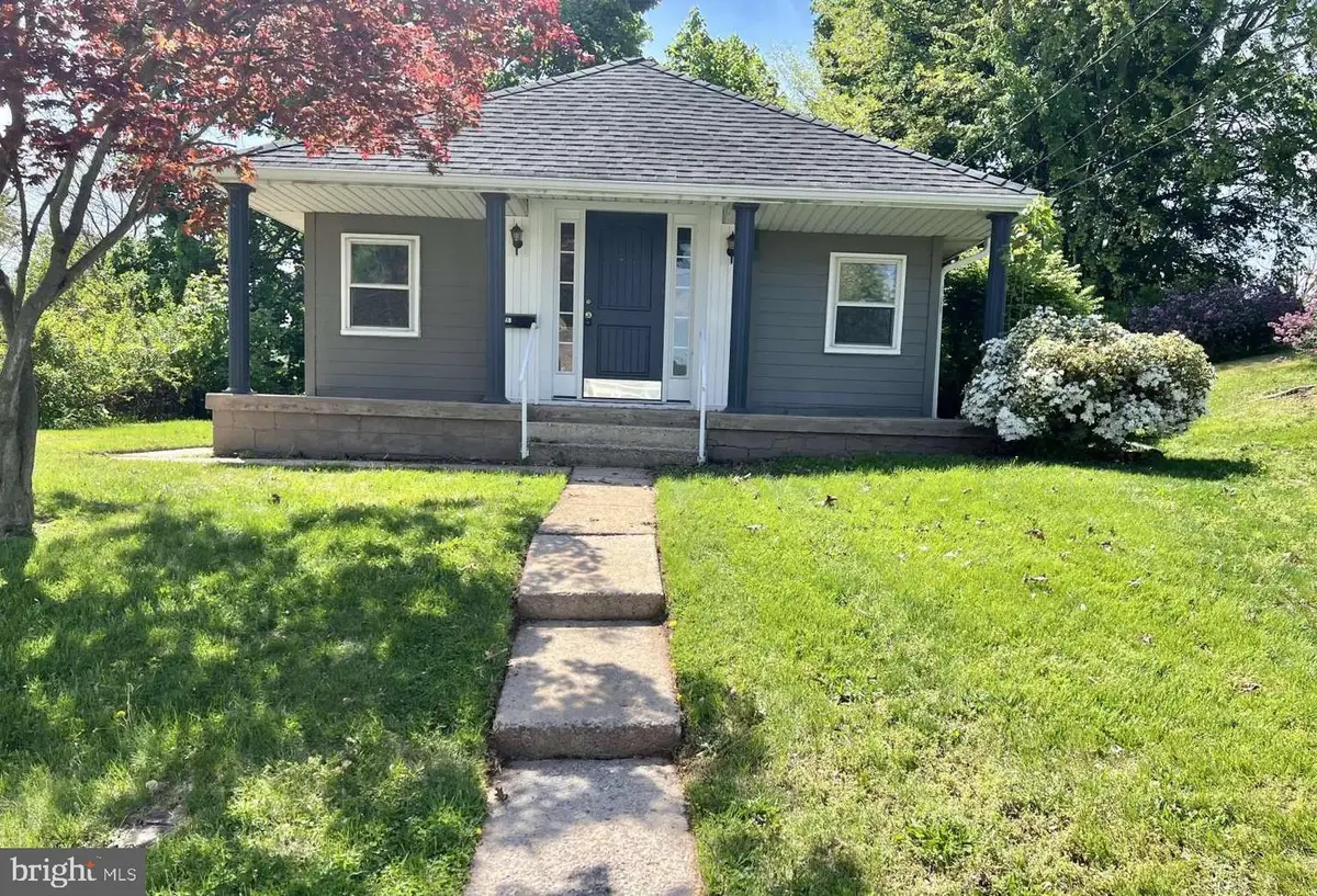 913 Chestnut St, Middletown, PA 17057 - #1