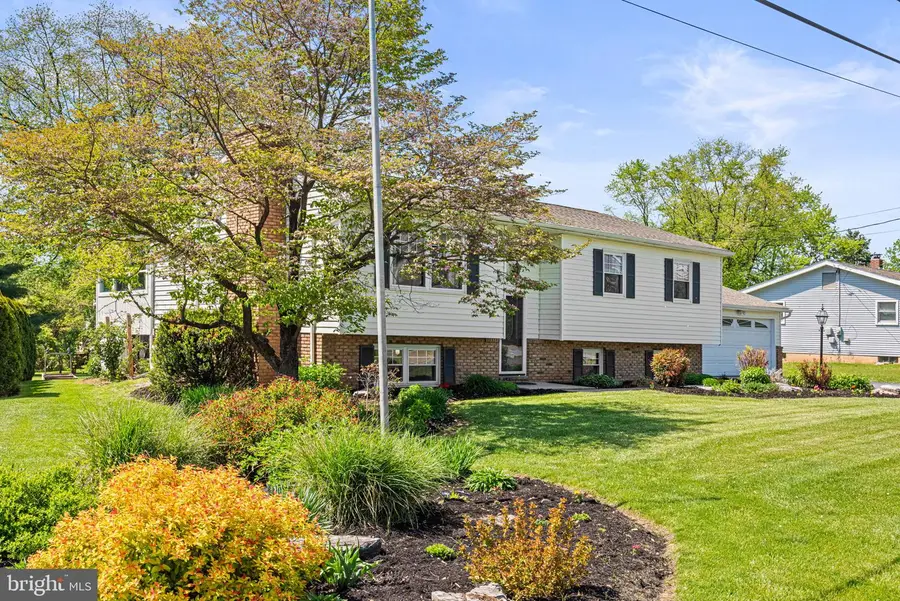 667 Locust St, Hummelstown, PA 17036 - #2