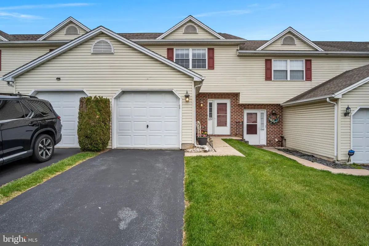 7251 Huntingdon St, Harrisburg, PA 17111 - #1