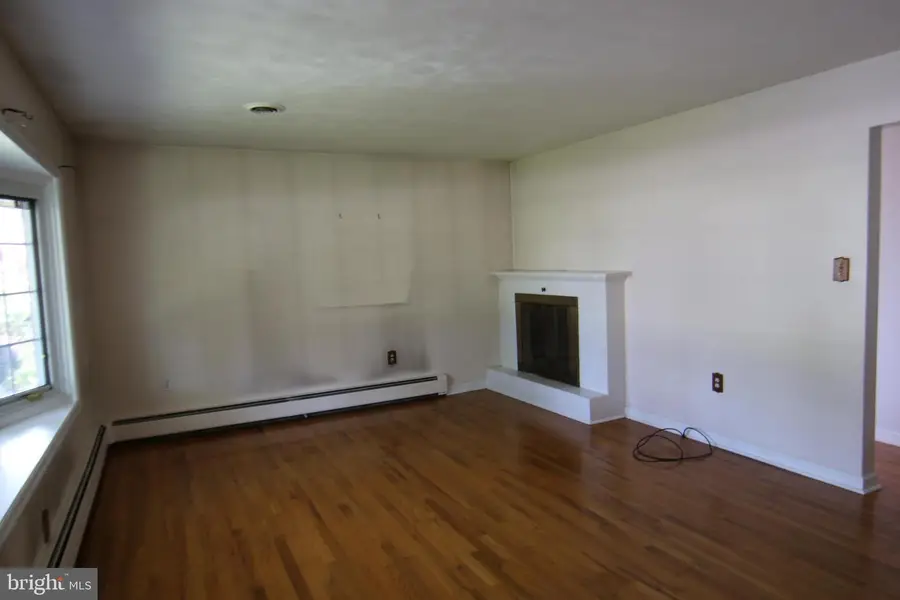 6893 Chambers Hill Rd, Harrisburg, PA 17111 - #3