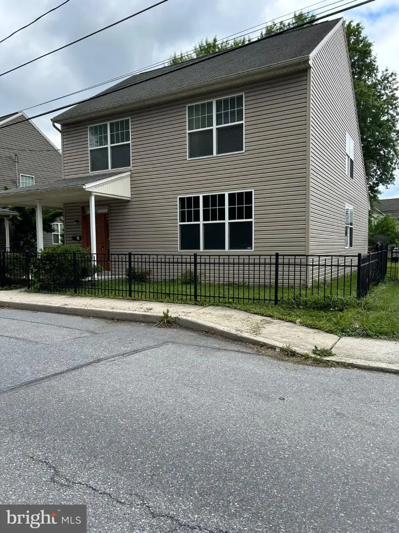 415 Market St, Highspire, PA 17034 - #1