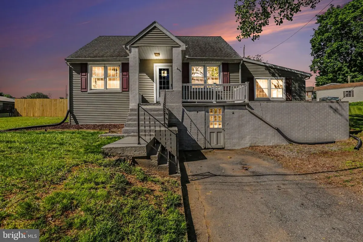 214 N Railroad St, Hummelstown, PA 17036 - #1