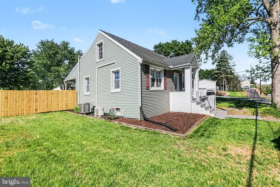 214 N Railroad St, Hummelstown, PA 17036 - #2