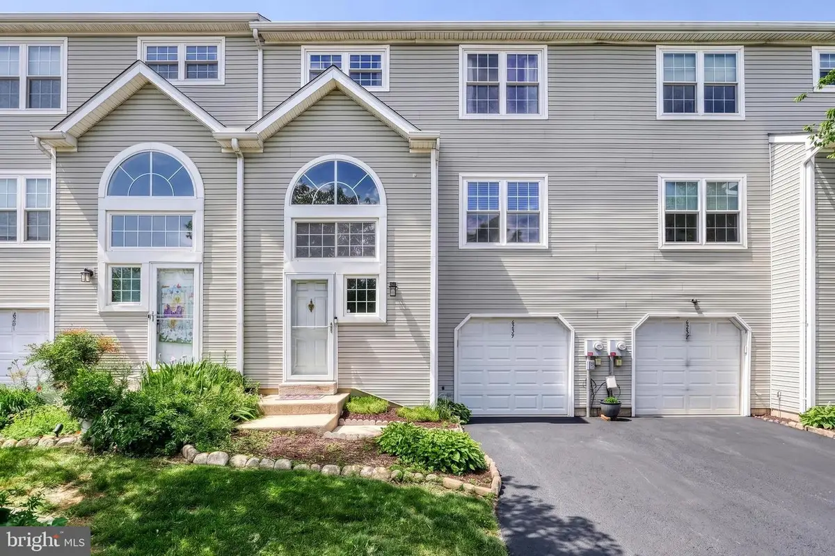 6239 Spring Knoll Dr, Harrisburg, PA 17111 - #1