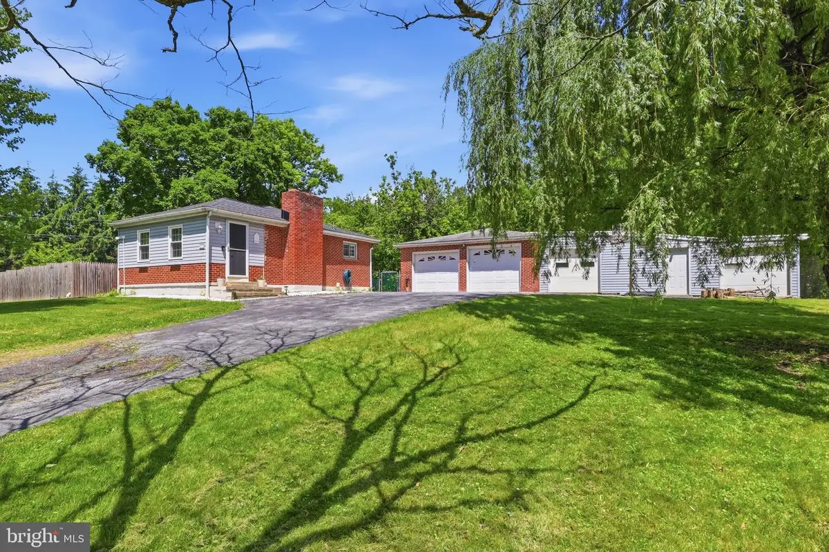 237 Piketown Rd, Harrisburg, PA 17112 - #1