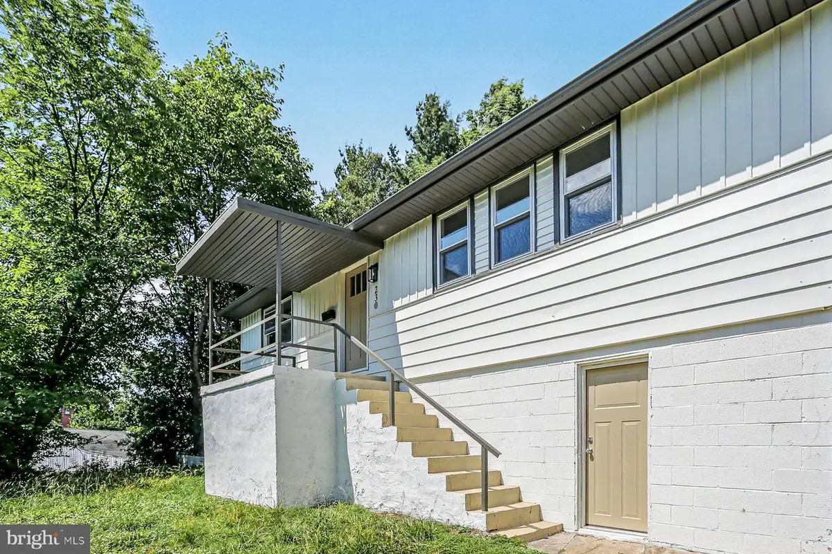 230 S 4th St, Steelton, PA 17113 - #1