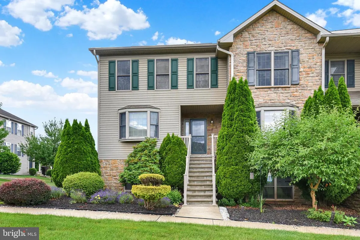 925 Woodridge Dr, Middletown, PA 17057 - #1