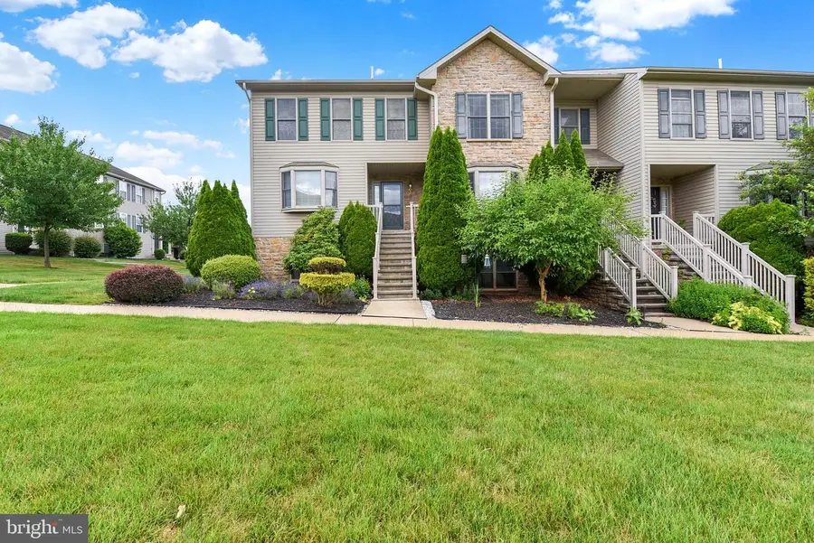 925 Woodridge Dr, Middletown, PA 17057 - #2
