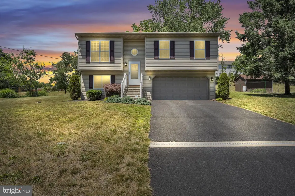 7808 Dewey Dr, Harrisburg, PA 17112 - #1