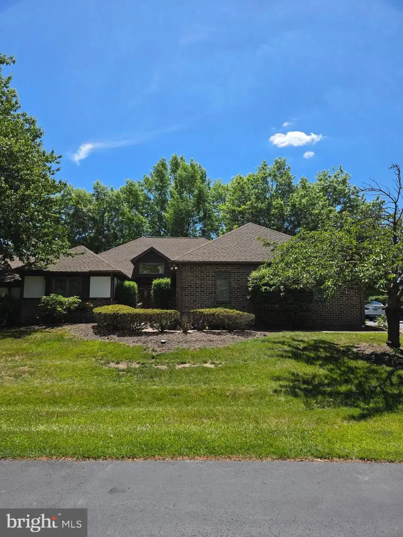 4085 Greystone Dr, Harrisburg, PA 17112 - #1