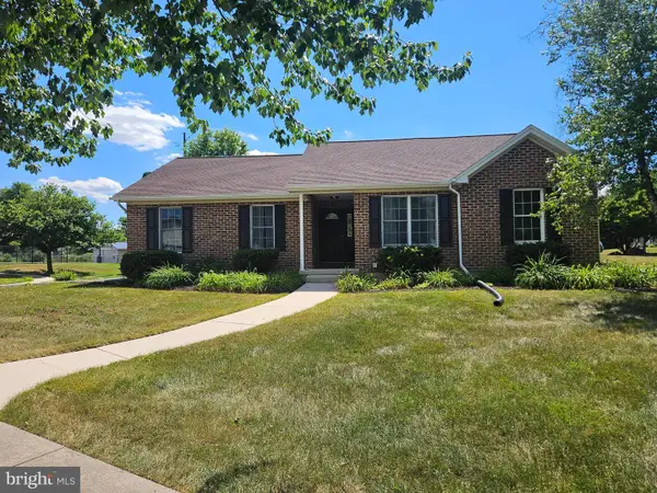 1 Sweet Arrow Dr, HUMMELSTOWN, PA 17036