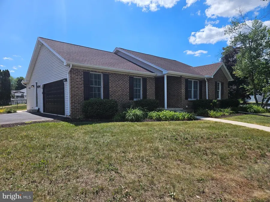 1 Sweet Arrow Dr, Hummelstown, PA 17036 - #2