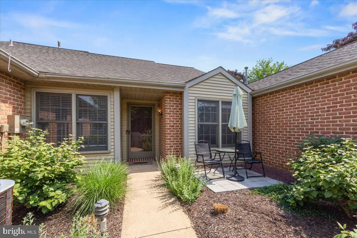 89 Cambridge Dr, Hershey, PA 17033 - #1