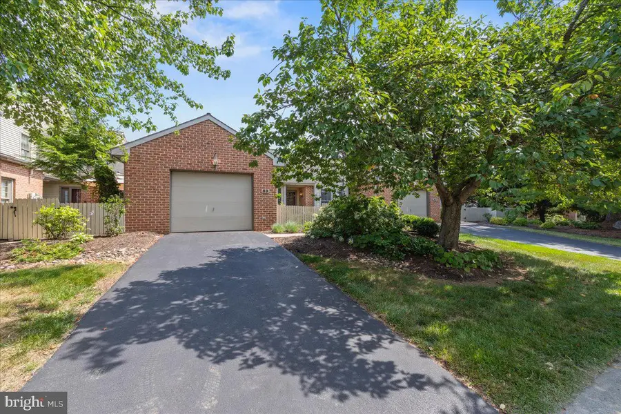 89 Cambridge Dr, Hershey, PA 17033 - #2