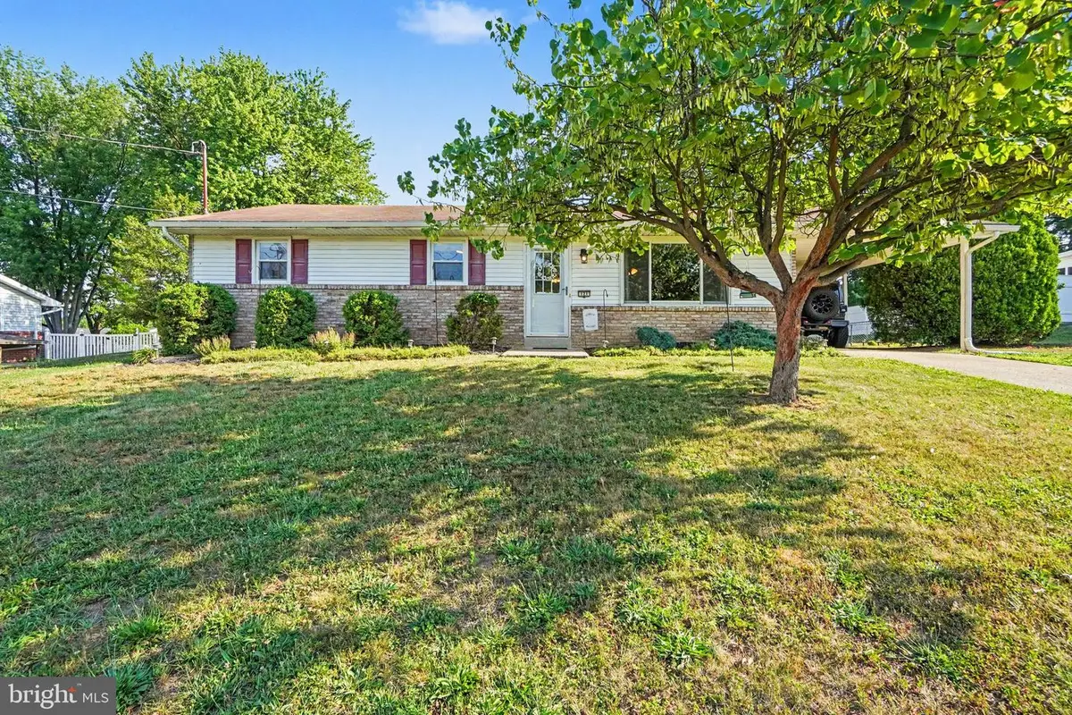 121 Carolyn St, Harrisburg, PA 17112 - #1