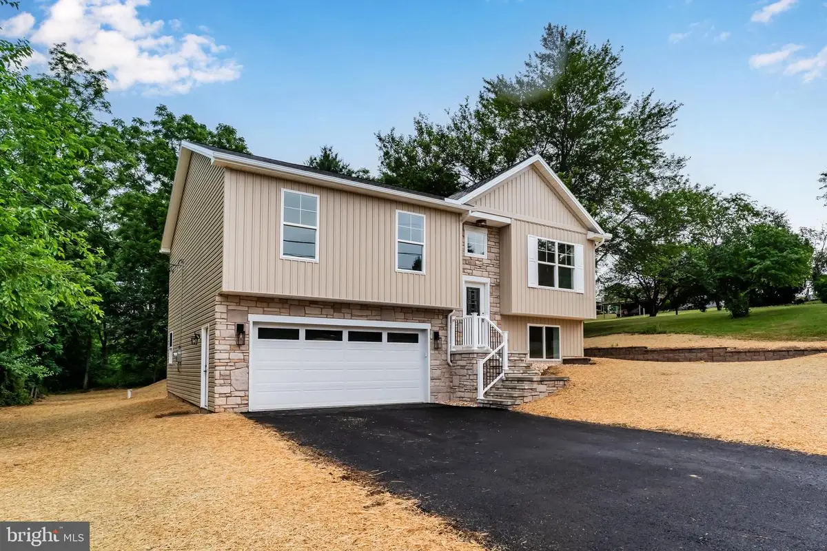 607 Walnut Ave, Harrisburg, PA 17112 - #1