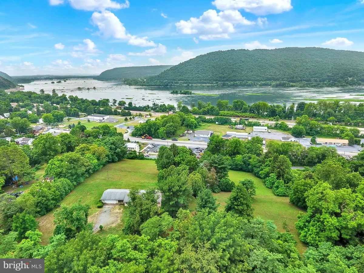 709 Erie St, Dauphin, PA 17018 - #1