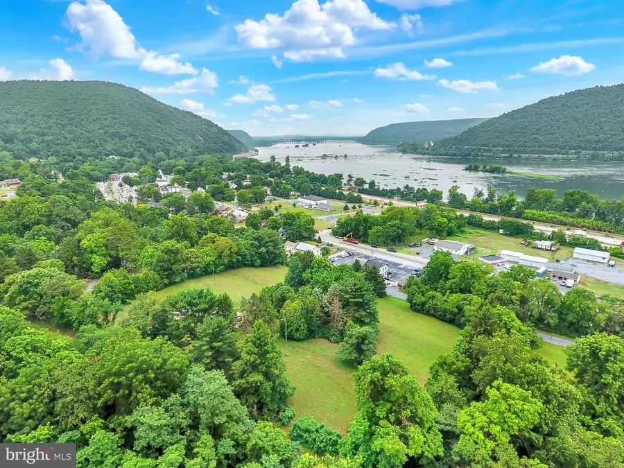 709 Erie St, Dauphin, PA 17018 - #2