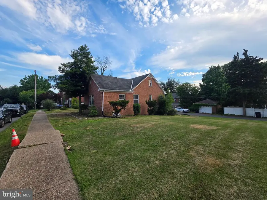 2414 Logan St, Harrisburg, PA 17110 - #2