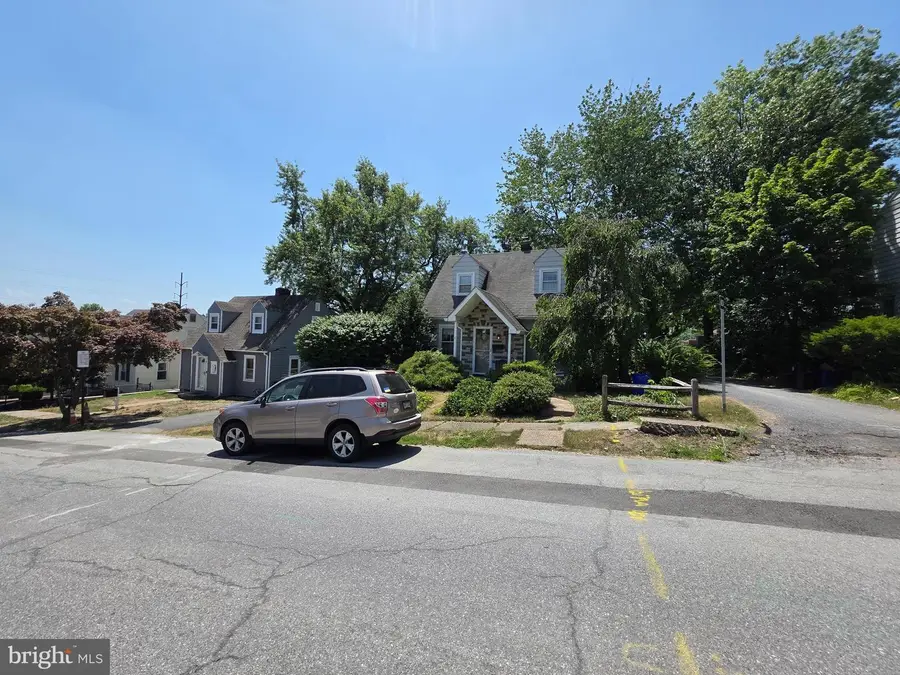 534 Benton St, Harrisburg, PA 17104 - #3