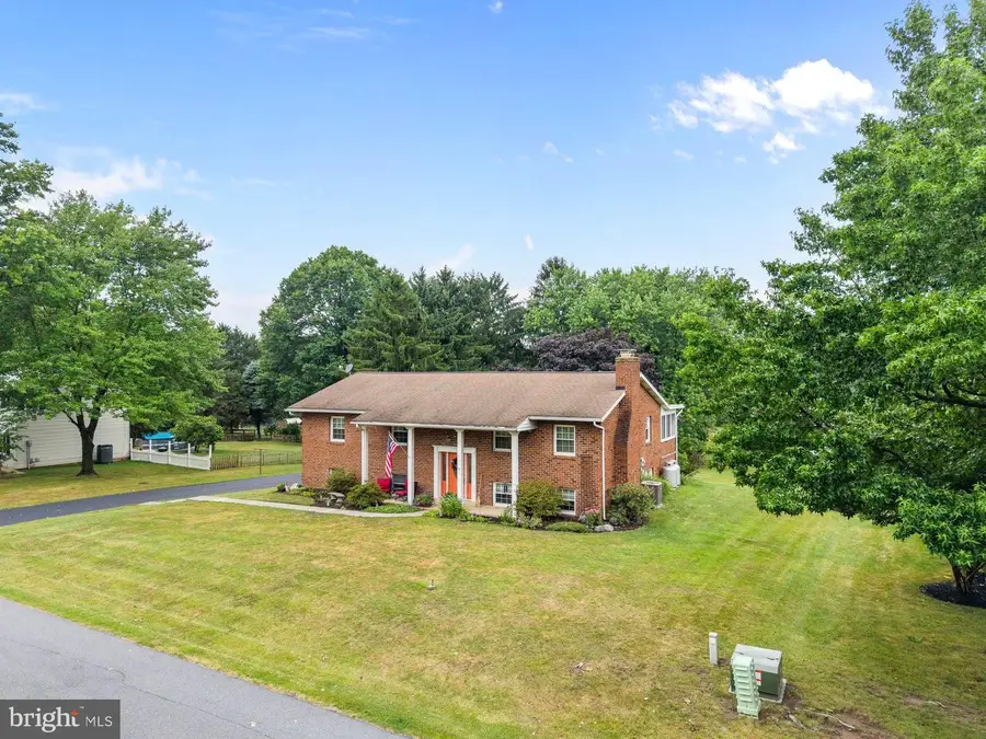4462 Woodcrest Dr, Elizabethtown, PA 17022 - #2