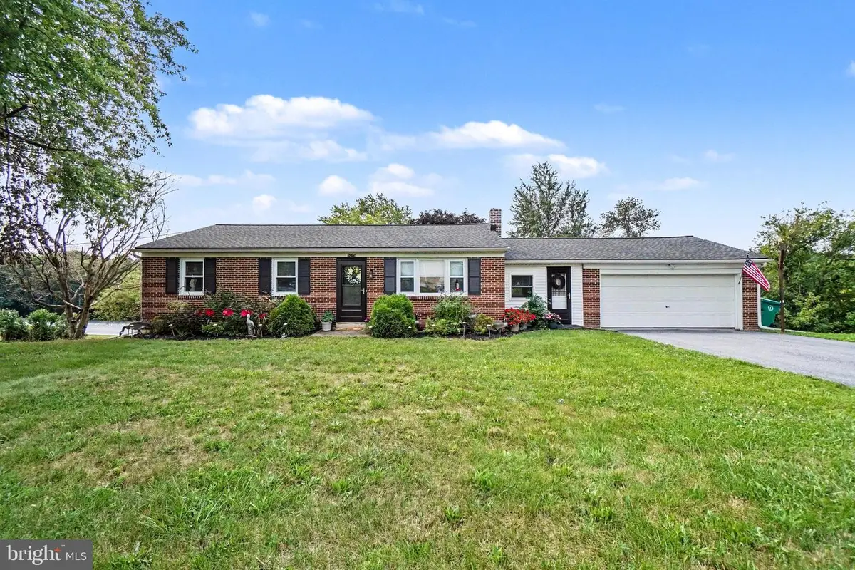 5975 Clover Rd, Harrisburg, PA 17112 - #1