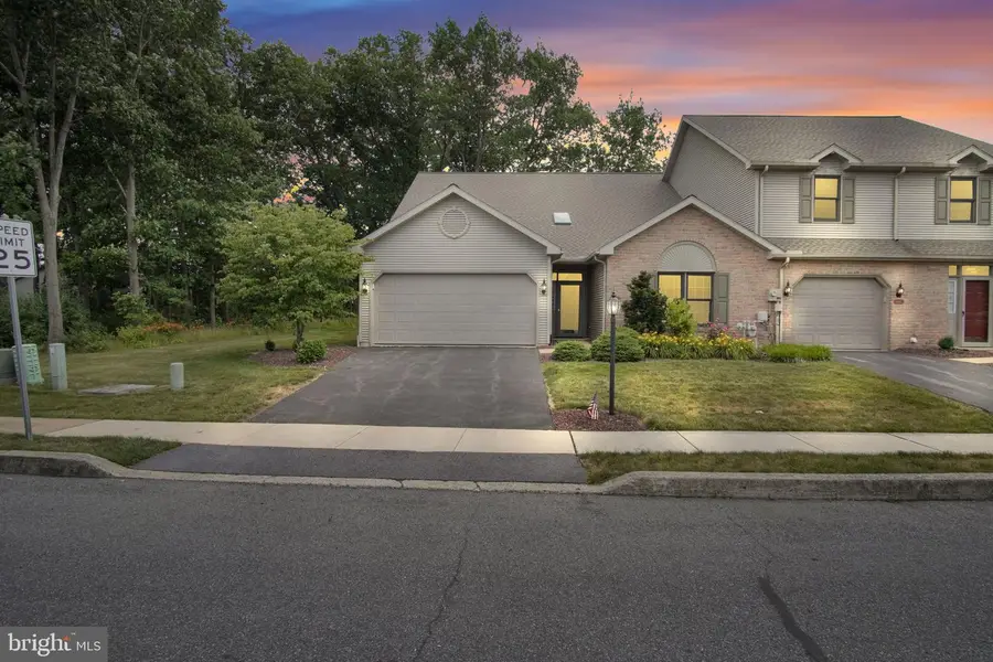 6443 Oak View Dr, Harrisburg, PA 17112 - #2