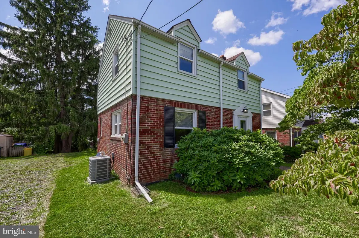 3427 Kramer St, Harrisburg, PA 17109 - #1