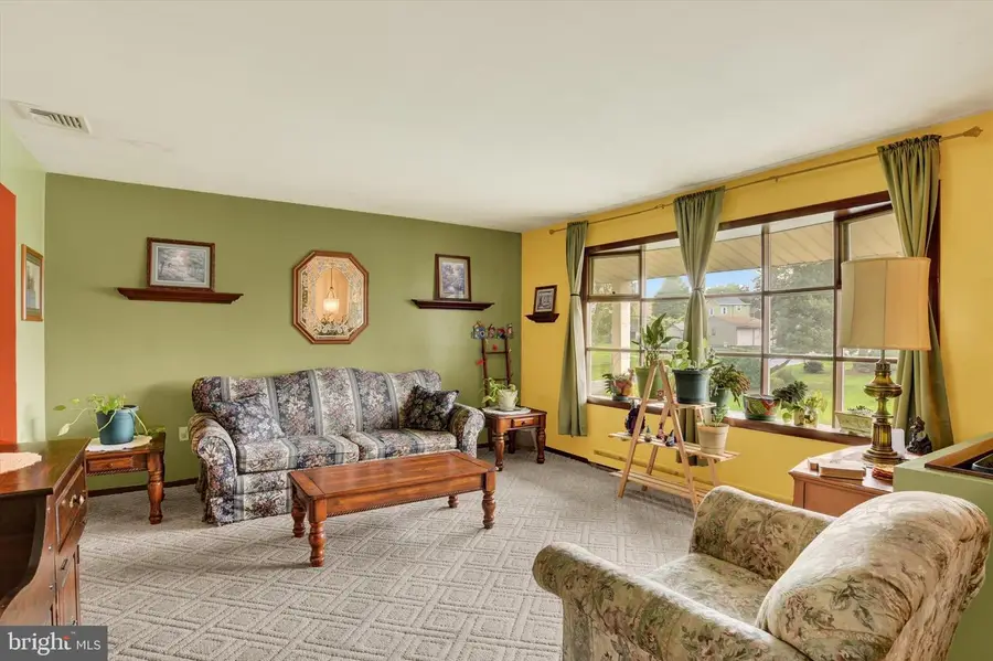 211 Hanshue St, Harrisburg, PA 17113 - #3